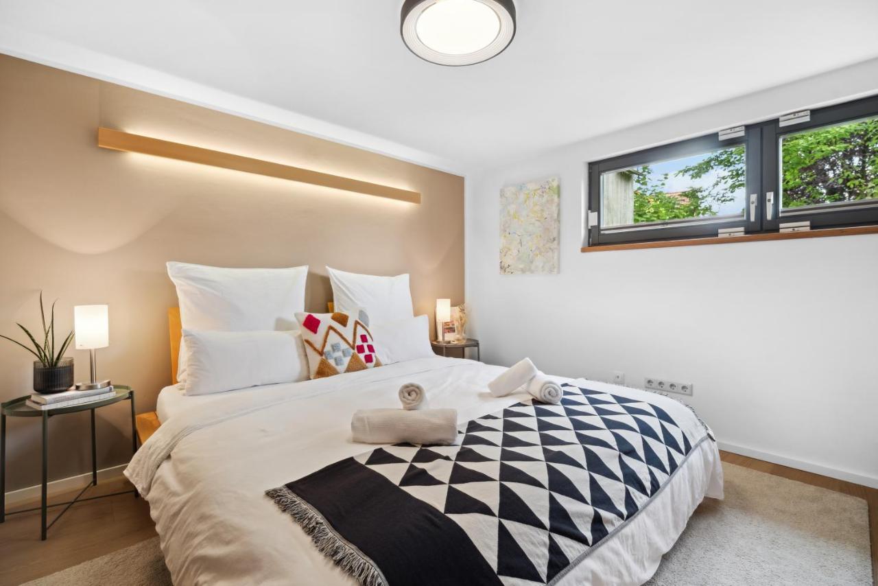 Studio! King Size Bett Autobahn Parkplatz *
